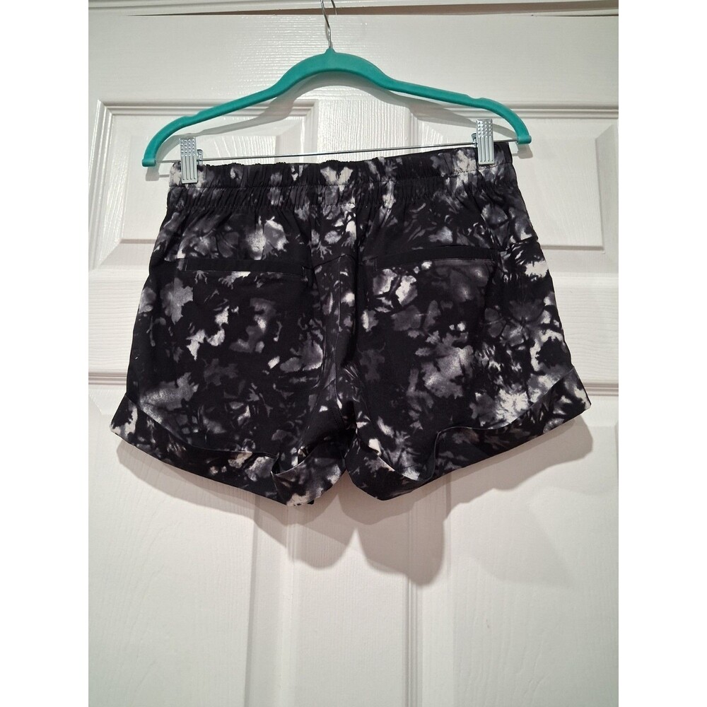 Lululemon Spring Break Away Shorts Women’s Size 6 Black White Running Gym Yoga